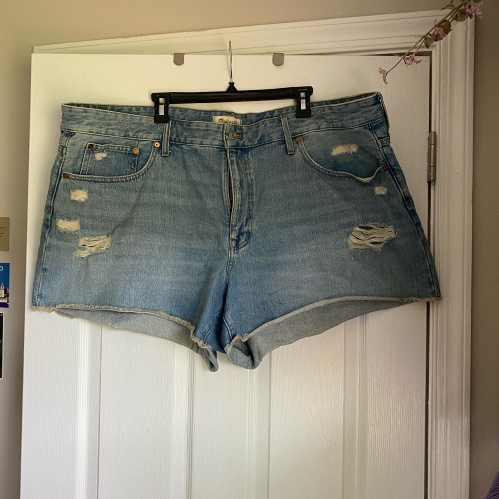 Madewell distressed shorts! Size 22W
